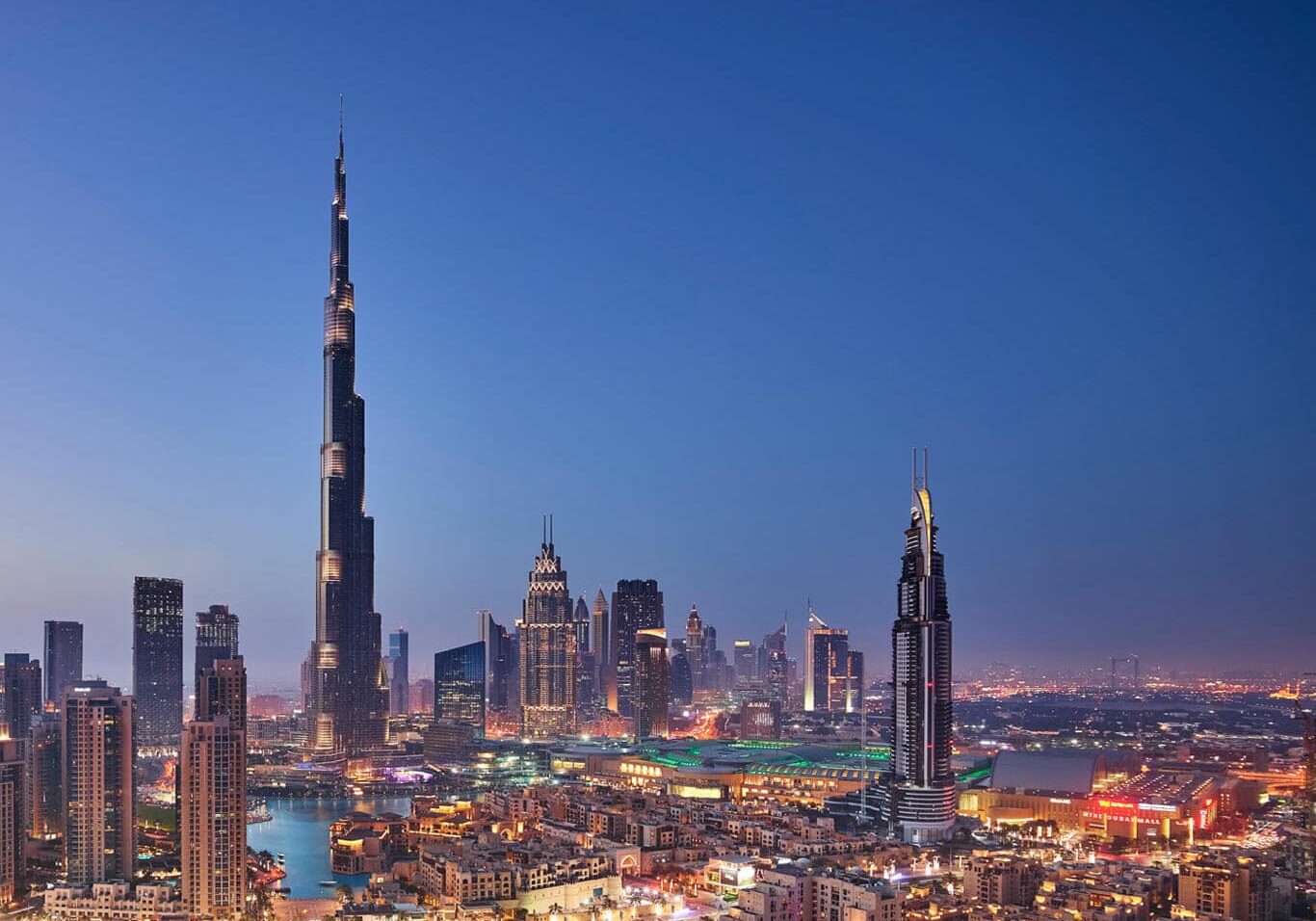 Burj Khalifa must see and visit in Dubai